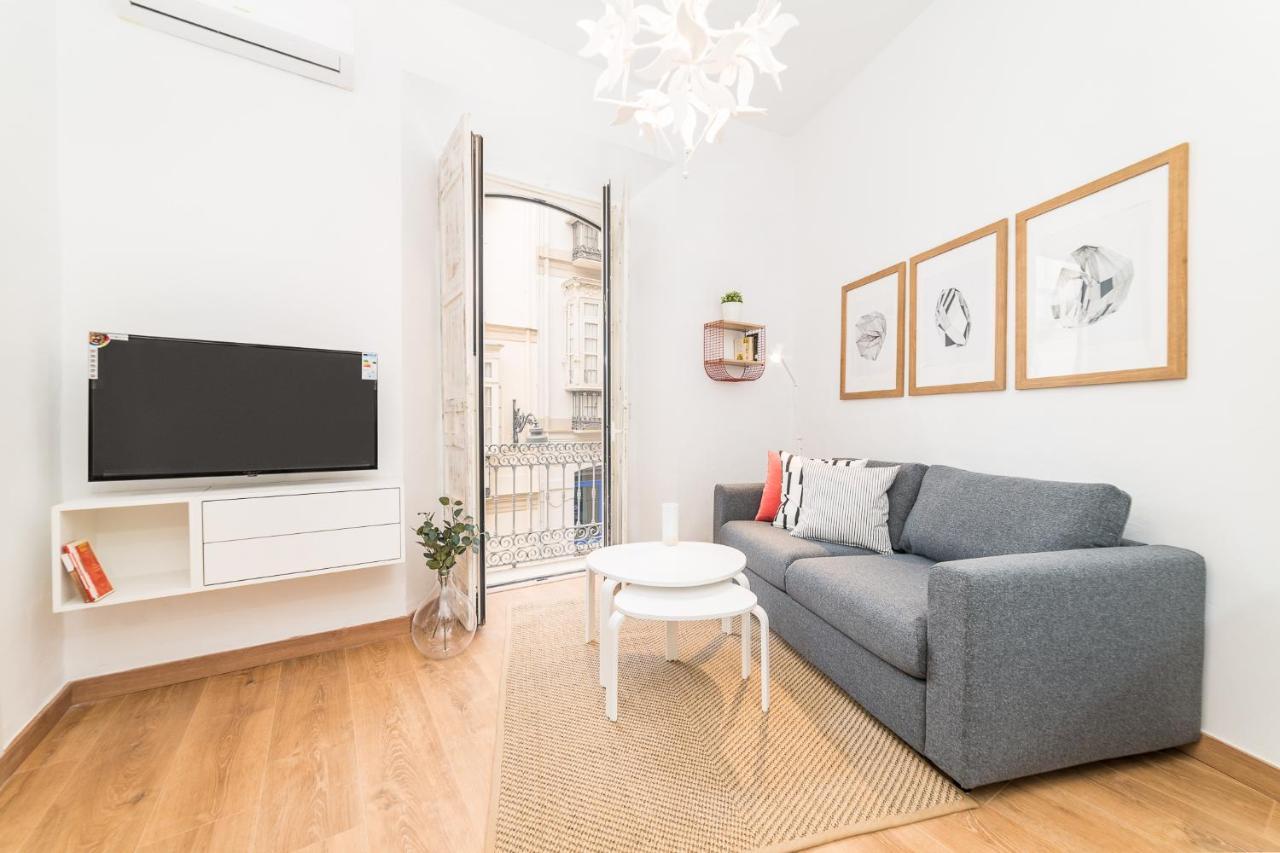 Suite Homes Uncibay Square Малага Экстерьер фото