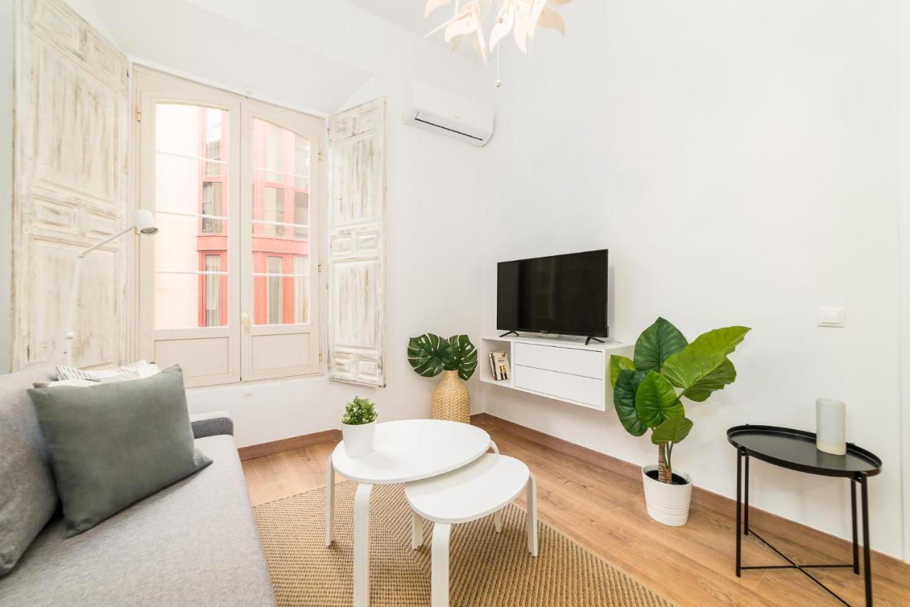 Suite Homes Uncibay Square Малага Экстерьер фото